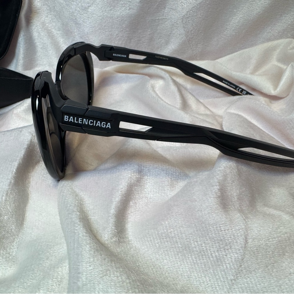 Balenciaga Authentic Oversized Black Shield Sunglasses BB-0024-S 004 NWT - Picture 2 of 14